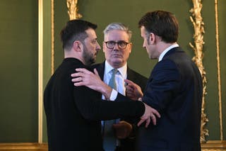 El presidente de Ucrania, Volodymyr Zelensky, el primer ministro Sir Keir Starmer y el presidente de Francia, Emmanuel Macron (PA)